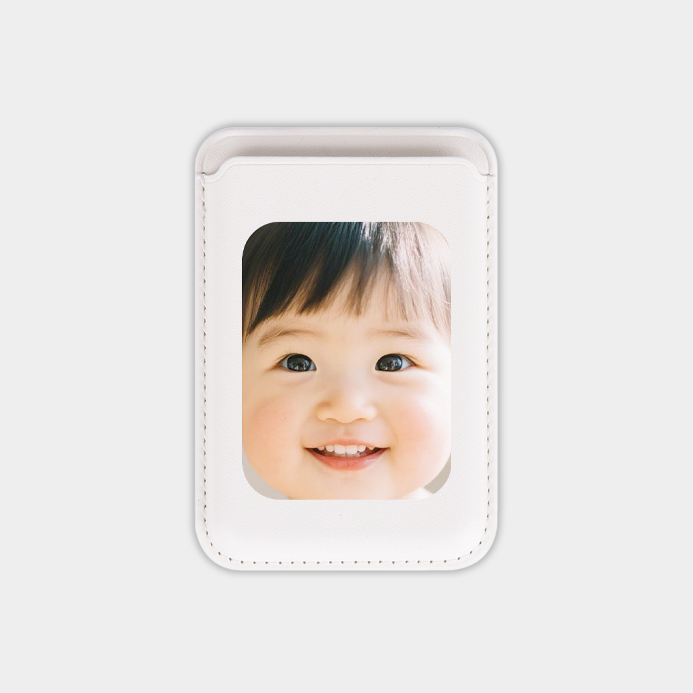 우리 아이 커스텀 카드지갑 · 클로즈업 — 얼굴을 크게 채운 시원한 구도